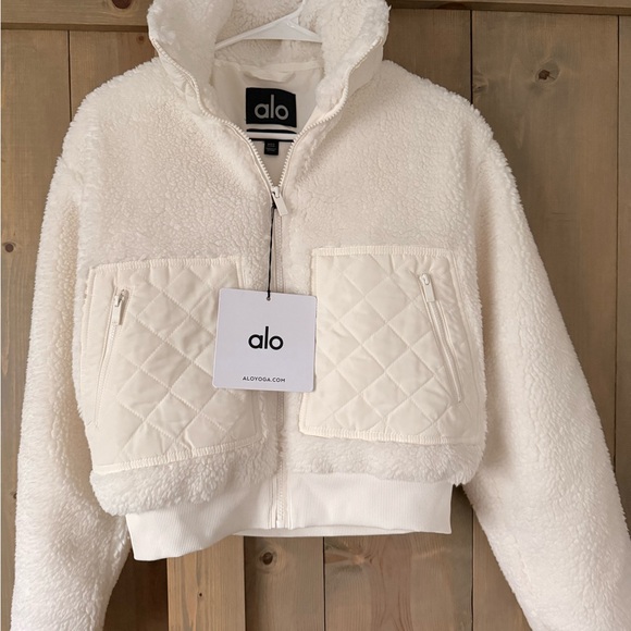 ALO Yoga Jackets & Blazers - Alo Sherpa Quilted Pocket Zip-Up Bomber in Cream